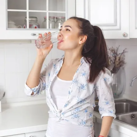 أسباب وعلاج قلة التبول (المصدر: Adope Stock)