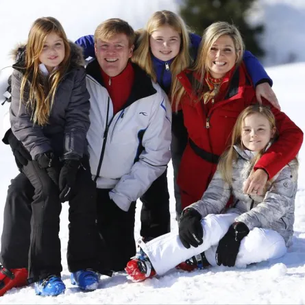 Dutch King Willem-Alexander, Argentine born Dutch Queen Maxima, Princess Catharina-Amalia (C), Princess Alexia (L), Princess Ariane (R) of The Netherlands pose at a photocall during their ski holidays, in Lech am Arlberg, Austria, on February 22, 2016. PIERRE TEYSSOT / AFP