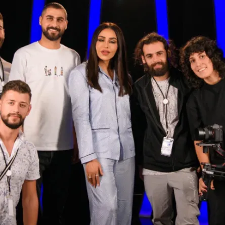 أحلام في كواليس سعودي أيدول -الصورة من حساب النجمة في تويتر 