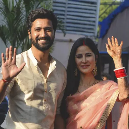 كاترينا كيف وفيكي كوشال يشاركان صوراً رومانسية في الذكرى الأولى لزواجهما