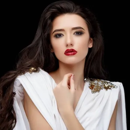 تسريحات شعر لصديقات العروس خريف 2022