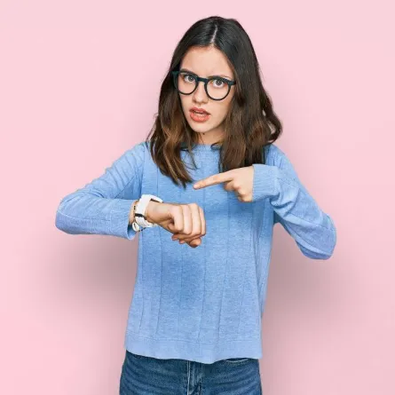 صورة لمراهقة ترفض قوانين المنزل