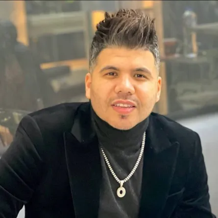 عمر كمال - الصورة من صفحته الرسمية على الفيس بوك