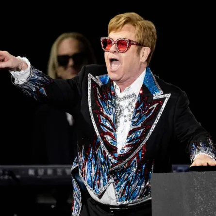 LOS ANGELES, CALIFORNIA - NOVEMBER 17: Musician Sir Elton John performs onstage during the Farewell Yellow Brick Road tour at Dodger Stadium on November 17, 2022 in Los Angeles, California. Scott Dudelson/Getty Images/AFP Scott Dudelson / GETTY IMAGES NORTH AMERICA / Getty Images via AFP