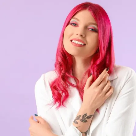 طريقة صبغ الشعر باللون الوردي في البيت