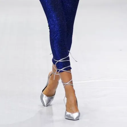 موديلات أحذية مزوّدة بالأربطة