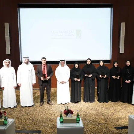 تكريم 5 متأهلين للمرحلة النهائية لجائزة محمد بن زايد لأفضل معلم - الصورة من وام