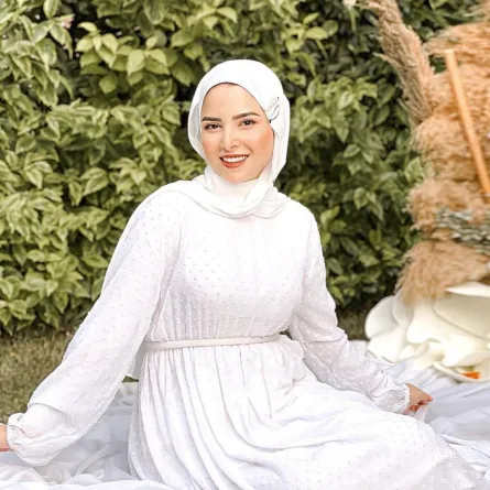 إطلالة باللون الأبيض من جهاد البنا