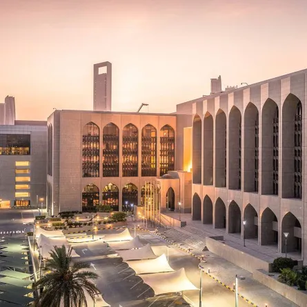 244.3 مليار درهم الودائع الادخارية في القطاع المصرفي. الصورة من "وام"