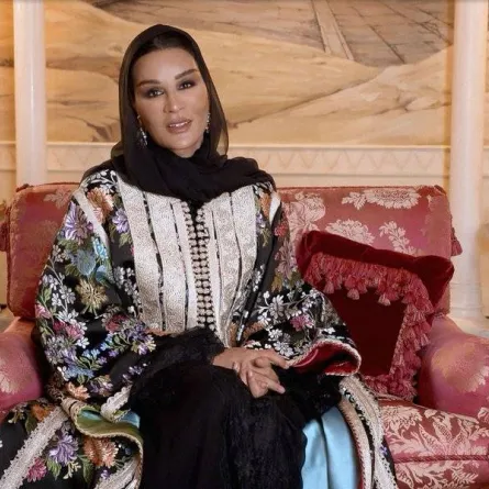 الشيخة موزا بنت ناصر (الصورة من صفحة وكالة الأنباء القطرية على تويتر)
