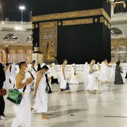 مزايا التأشيرة الشخصية لدعوة الأصدقاء لأداء العمرة. الصورة من واس