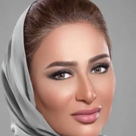التشكيلية القطرية هنادي الدرويش المستشارة في وزارة الثقافة القطرية