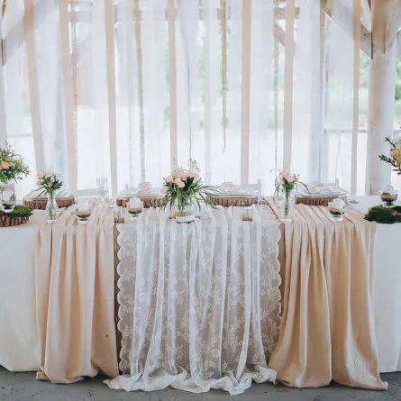 طرق خاصة لتزيين طاولة العروسين