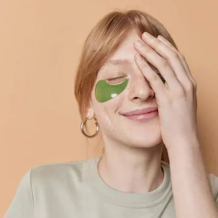 فوائد لصقات خلاصة الحلزون تحت العين