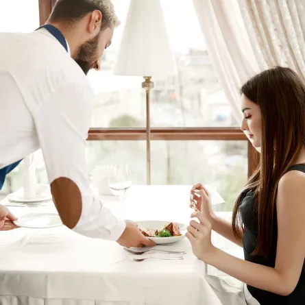 من الضروري احترام النادل