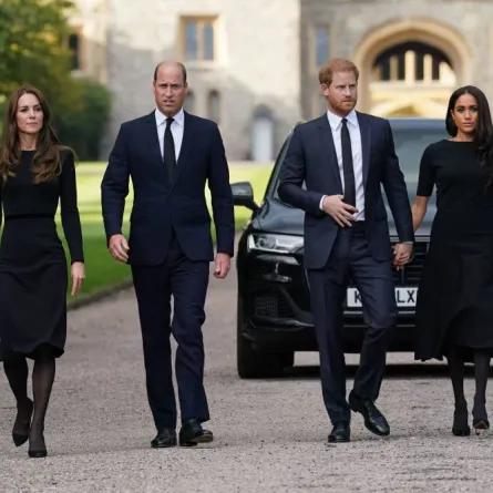 (L-R) Britain's Catherine, Princess of Wales, Britain's Prince William, Prince of Wales, Britain's Prince Harry, Duke of Sussex, and Meghan, Duchess of Sussex on the long Walk at Windsor Castle on September 10, 2022, Kirsty O'Connor / POOL / AFP