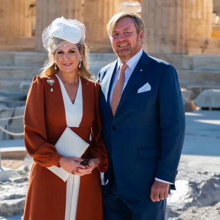 Netherland's King Willem-Alexander (R) and Queen Maxima at the Acropolis hill, in Athens, on October 31, 2022. Angelos Tzortzinis / AFP