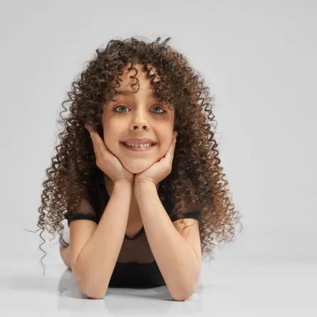 صورة لطفلة صغيرة تبتسم