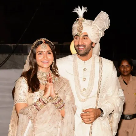 Bollywood actors Ranbir Kapoor (R) and Alia Bhatt gesture as they pose for pictures during their wedding ceremony in Mumbai on April 14, 2022. SUJIT JAISWAL / AFP