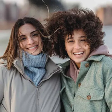 كيفية التعامل مع الصديقة التي تفرض سيطرتها وشخصيتها