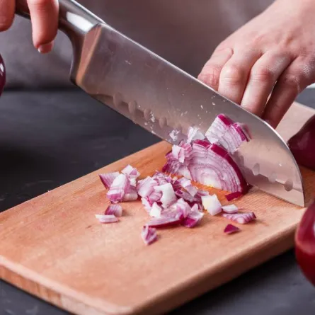 خطوات سهلة لتنظيف لوح التقطيع الخشب