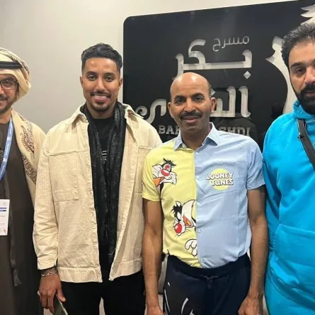 سالم الدوسري في كواليس مسرحية "شقة لندن" - صورة من صفحة الفنان سعيد السعدي على انستغرام