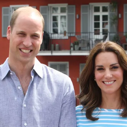 Britain's Prince William, Duke of Cambridge and his wife Kate, Duchess of Cambridge take a walk on the Old Bridge in the historic center of Heidelberg, southern Germany on July 20, 2017. Daniel ROLAND / AFP