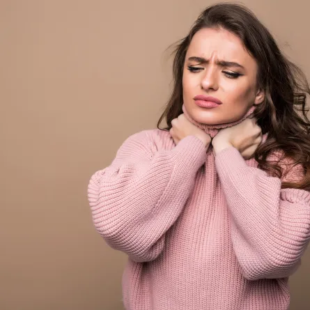 أعراض التهاب اللوز عند الكبار -المصدر: Adobe.stock