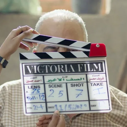 بيومي فؤاد في كواليس فيلم  "الصف الأخير" - الصورة من المركز الاعلامي للفيلم