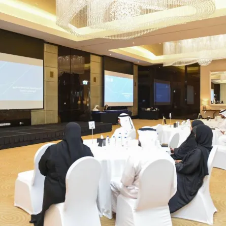 أبوظبي للجودة يعتمد معايير فنية جديدة ودليلا إرشاديا. الصورة من "وام"