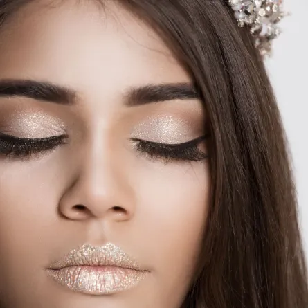 طريقة اختيار ظلال العيون الجليتر