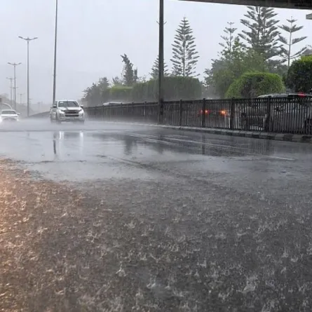 حالة مطرية واسعة تبدأ من مساء اليوم.. والدفاع المدني السعودي يحذر 