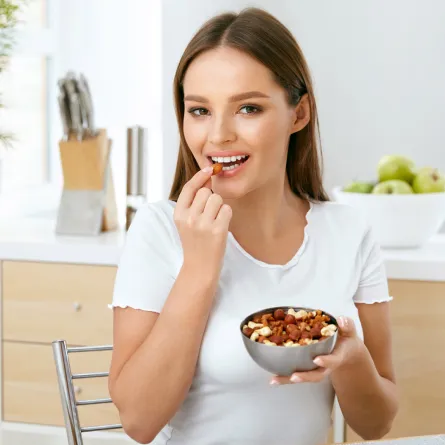 المكسرات النيئة و«كبح» الشهية