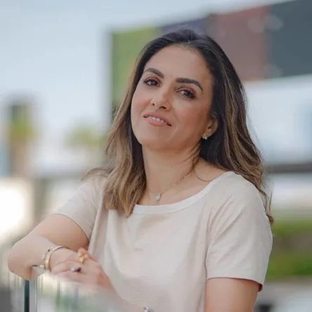 في أسبوع دبي للتصميم المصمّمة رانيا فهمي: أعشق مزج الألوان في الأثاث 