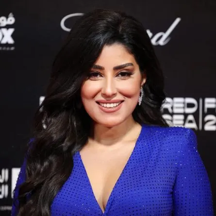 مكياج وتسريحات النجمات في اليوم السادس لمهرجان البحر الأحمر السينمائي 2022