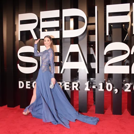 فساتين فاخرة لسهرات العام الجديد من وحي أنابيلا هلال