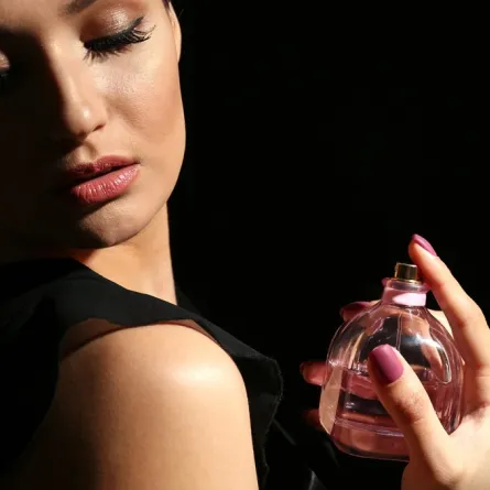 عطور نسائية خالية من المواد القاسية