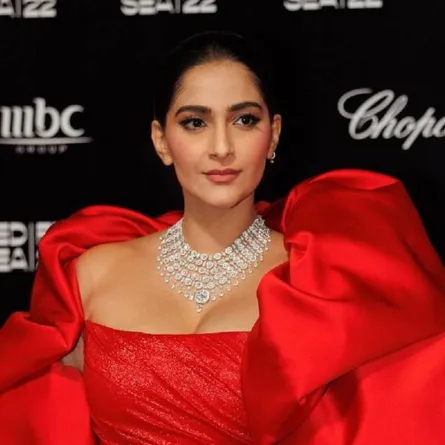 اطلالات النجمات في اليوم الثاني من مهرجان البحر الأحمر الدولي