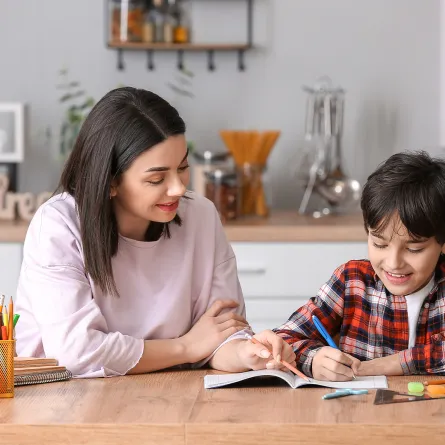 كيف أجعل طفلي مستقلاً دراسياً؟