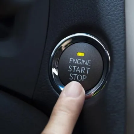 لمس زر التشغيل أثناء القيادة 