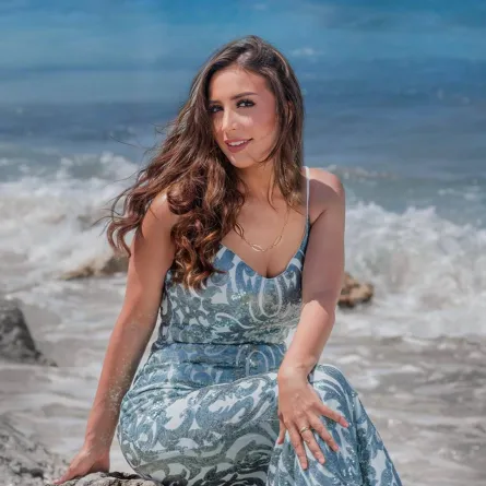 جنات - الصورة من صفحتها الرسمية على الفيس بوك