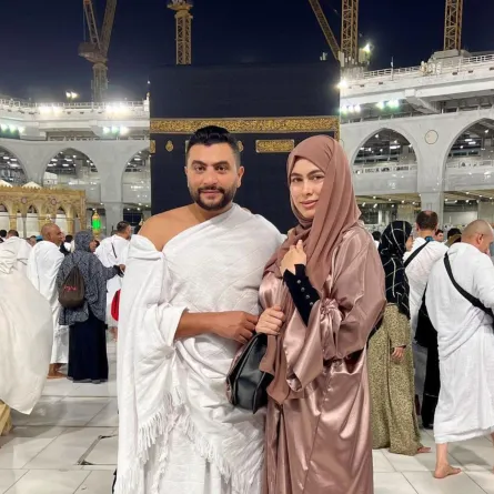 هاجر أحمد وزوجها من داخل الحرم المكي - الصورة من حسابها على إنستغرام