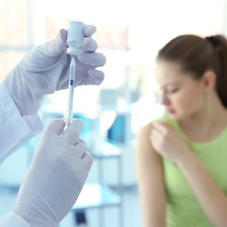 أضرار لقاح الورم الحليمي (المصدر: Adobe Stock)