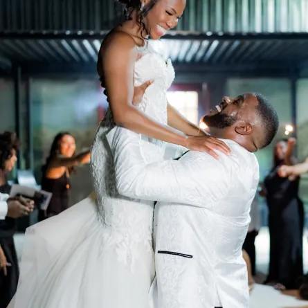 ألغى زفافه بعد لقاء عروسه بصديقها السابق 