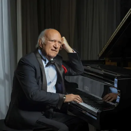 عمر خيرت - الصورة من صفحته الرسمية على الفيس بوك