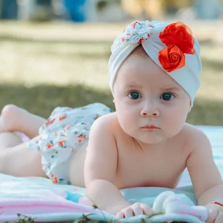 طفل حديث الولادة