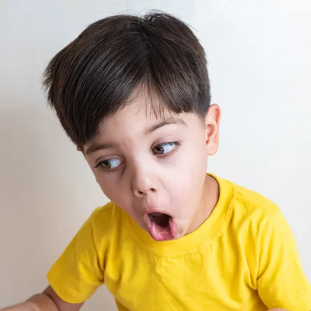 صورة لطفل يعاني من الصدمة