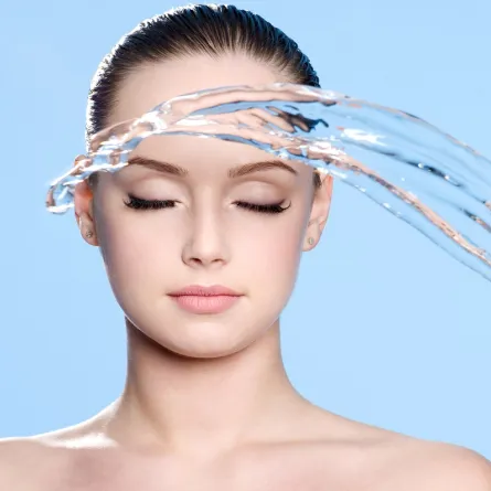 غسل الوجه بالماء البارد