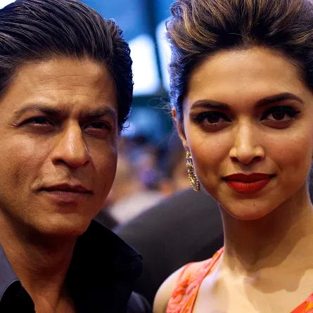 Indian Bollywood film actors Shah Rukh Khan (L) and Deepika Padukone (R) in Feltham, west London on July 31, 2013. AFP PHOTO/ ANDREW COWIE / AFP