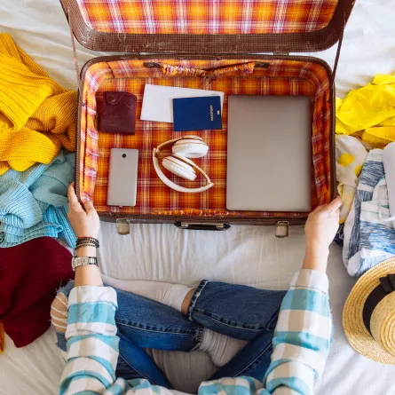 الملابس والمعدات المناسبة في حقيبة السفر الشتوية